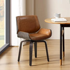 Deux chaises de salle à manger pivotantes en bois tapissées, de style médiéval-moderne