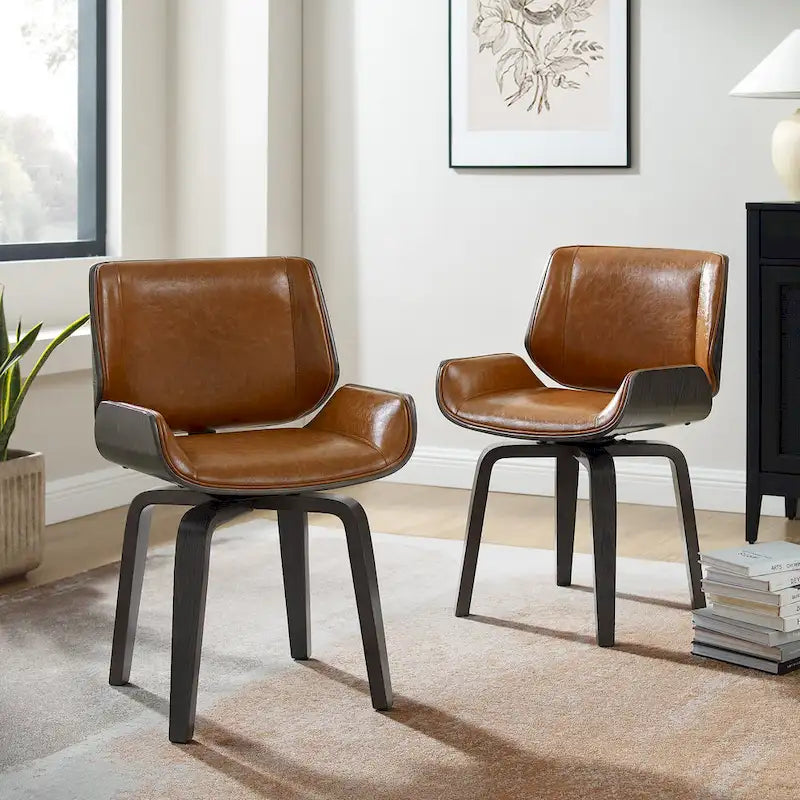 Deux chaises de salle à manger pivotantes en bois tapissées, de style médiéval-moderne