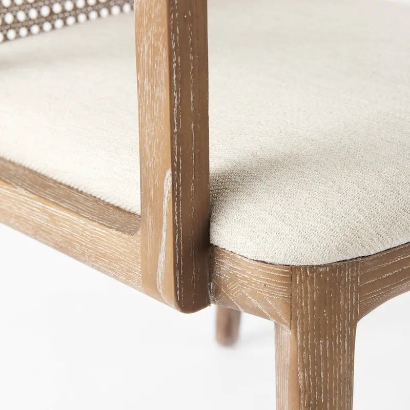 Chaise de salle à manger en tissu crème avec dossier en cannage et cadre en bois massif