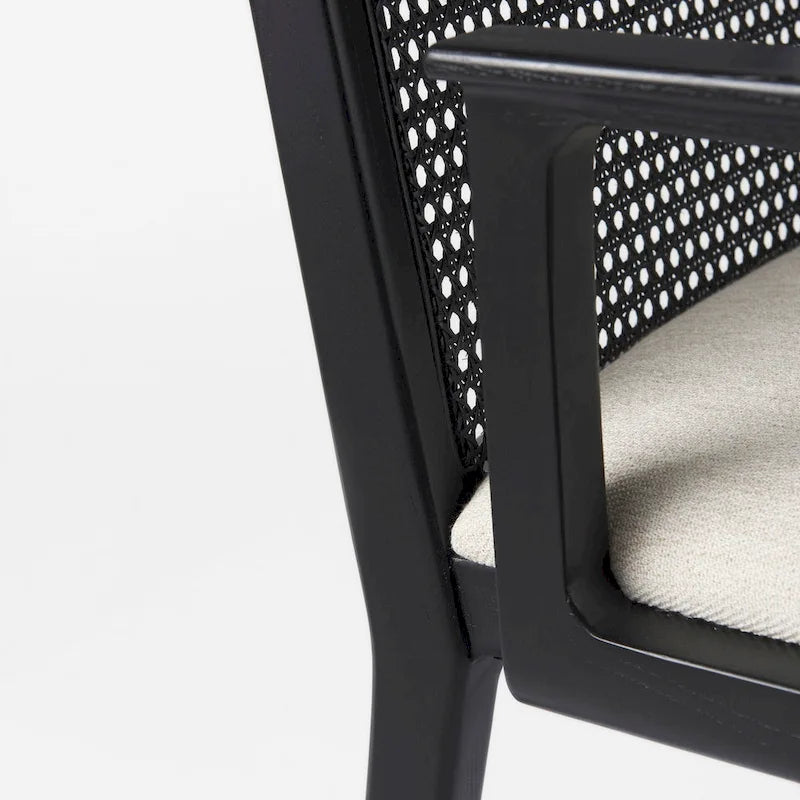Chaise de salle à manger en tissu crème avec dossier en cannage et cadre en bois massif
