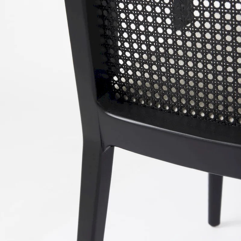 Chaise de salle à manger en tissu crème avec dossier en cannage et cadre en bois massif